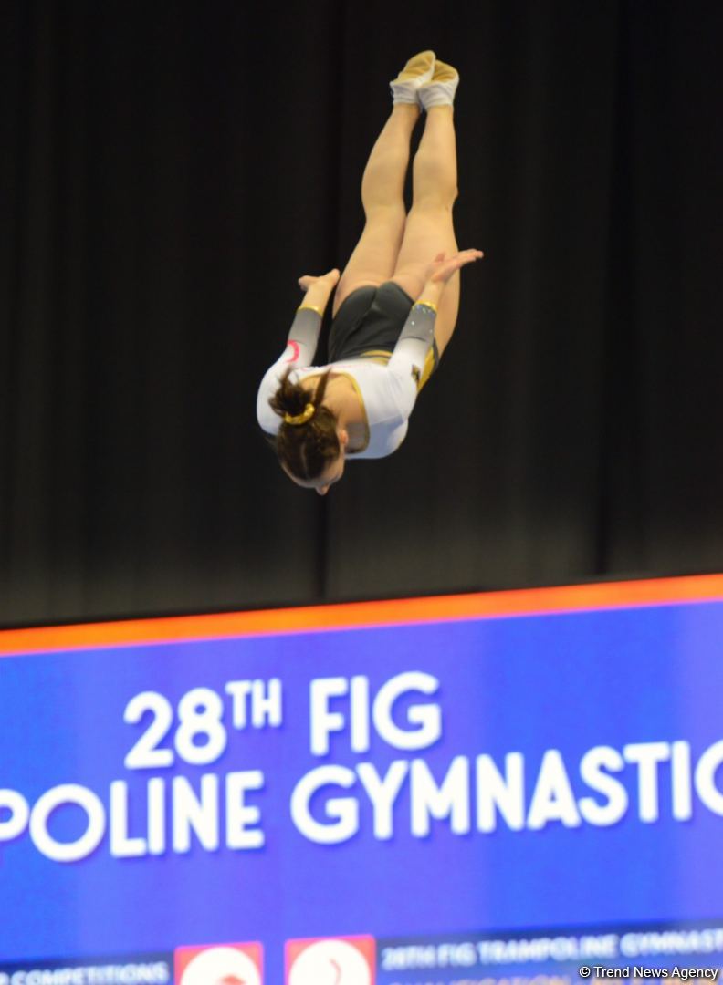 В Баку продолжаются Всемирные соревнования среди возрастных групп по прыжкам на батуте и тамблингу (ФОТО)