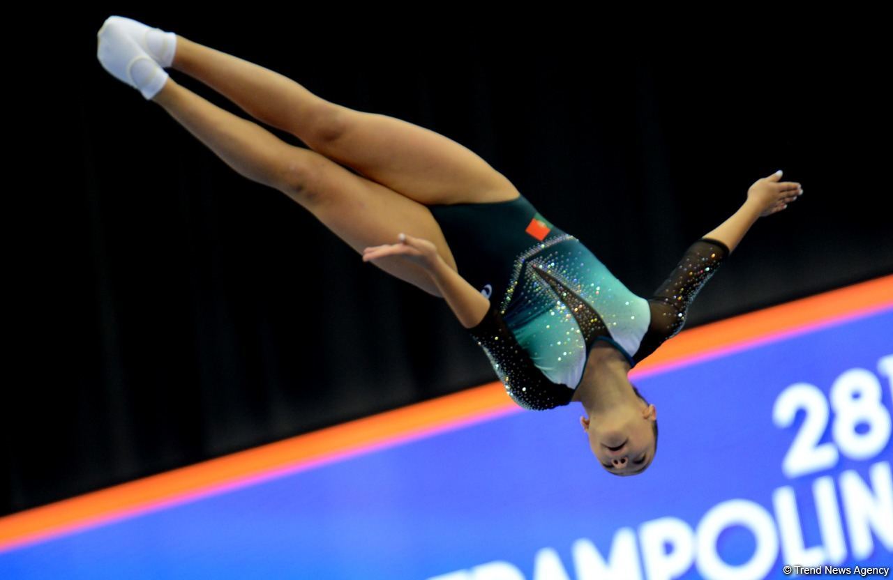 В Баку продолжаются Всемирные соревнования среди возрастных групп по прыжкам на батуте и тамблингу (ФОТО)