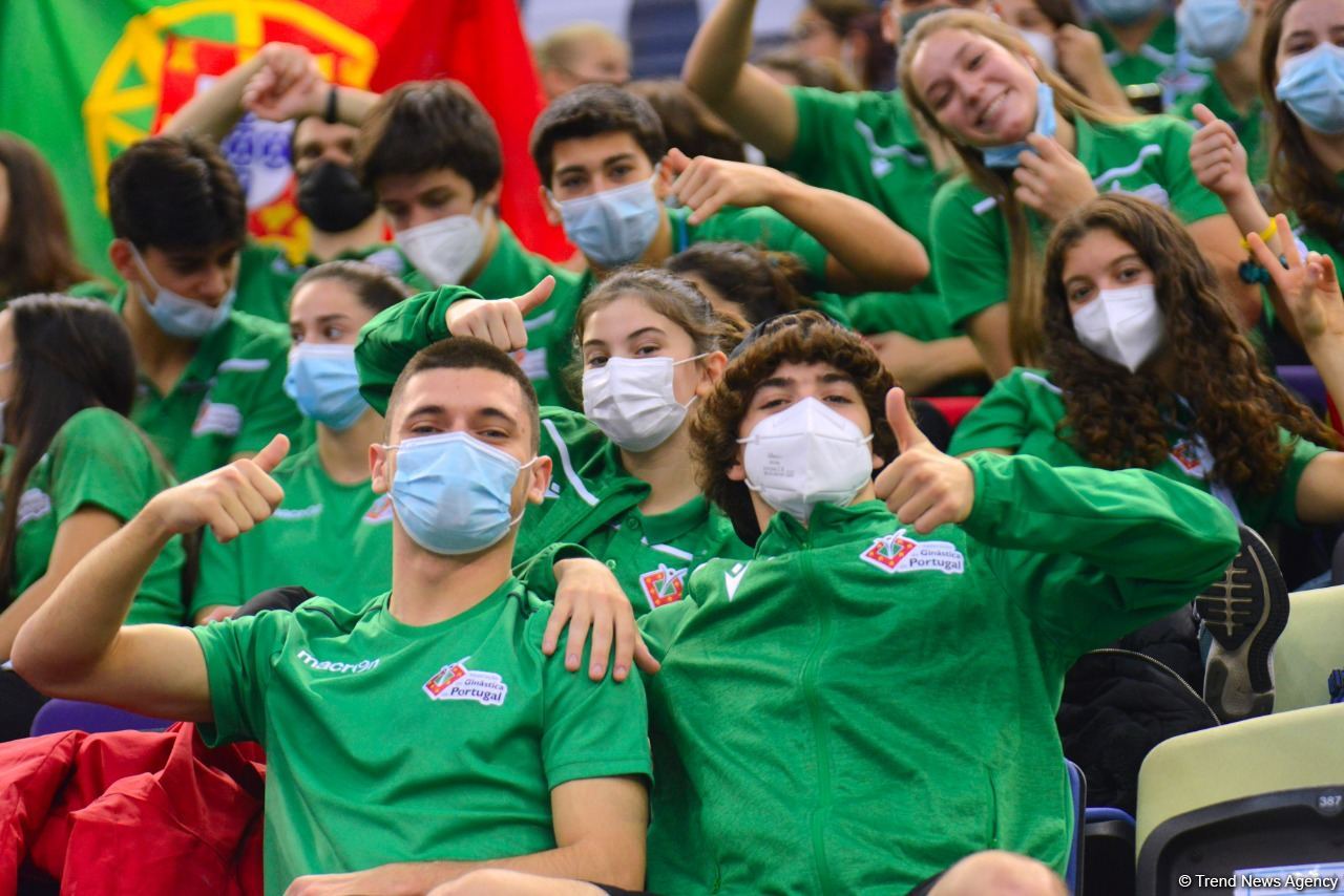 В Баку продолжаются Всемирные соревнования среди возрастных групп по прыжкам на батуте и тамблингу (ФОТО)