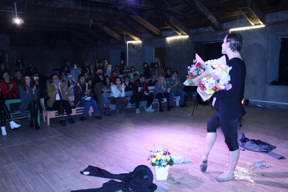 Рискованный "Энуэмент" в Баку. Предупреждение о зависти и славе, о триумфах и физических травмах… (ФОТО)