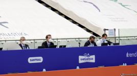 В Баку стартовал второй день 28-х Всемирных соревнований среди возрастных групп по прыжкам на батуте и тамблингу (ФОТО)