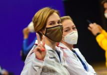 В Баку стартовал второй день 28-х Всемирных соревнований среди возрастных групп по прыжкам на батуте и тамблингу (ФОТО)