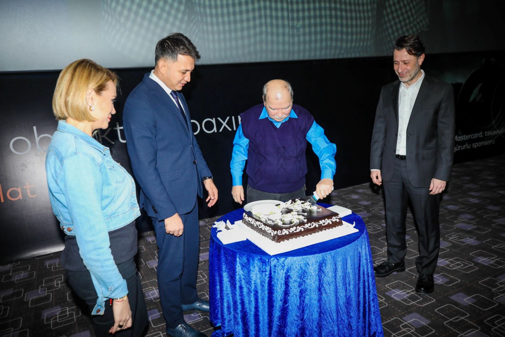 Впервые в Азербайджане для киномеханика провели юбилей (ФОТО)