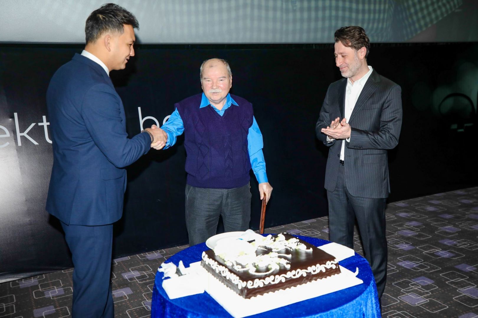 Впервые в Азербайджане для киномеханика провели юбилей (ФОТО)