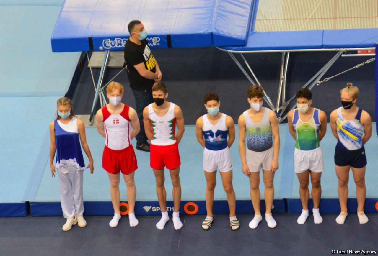 В Баку стартовал второй день 28-х Всемирных соревнований среди возрастных групп по прыжкам на батуте и тамблингу (ФОТО)