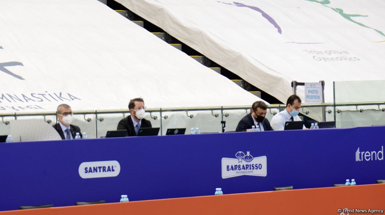 В Баку стартовал второй день 28-х Всемирных соревнований среди возрастных групп по прыжкам на батуте и тамблингу (ФОТО)