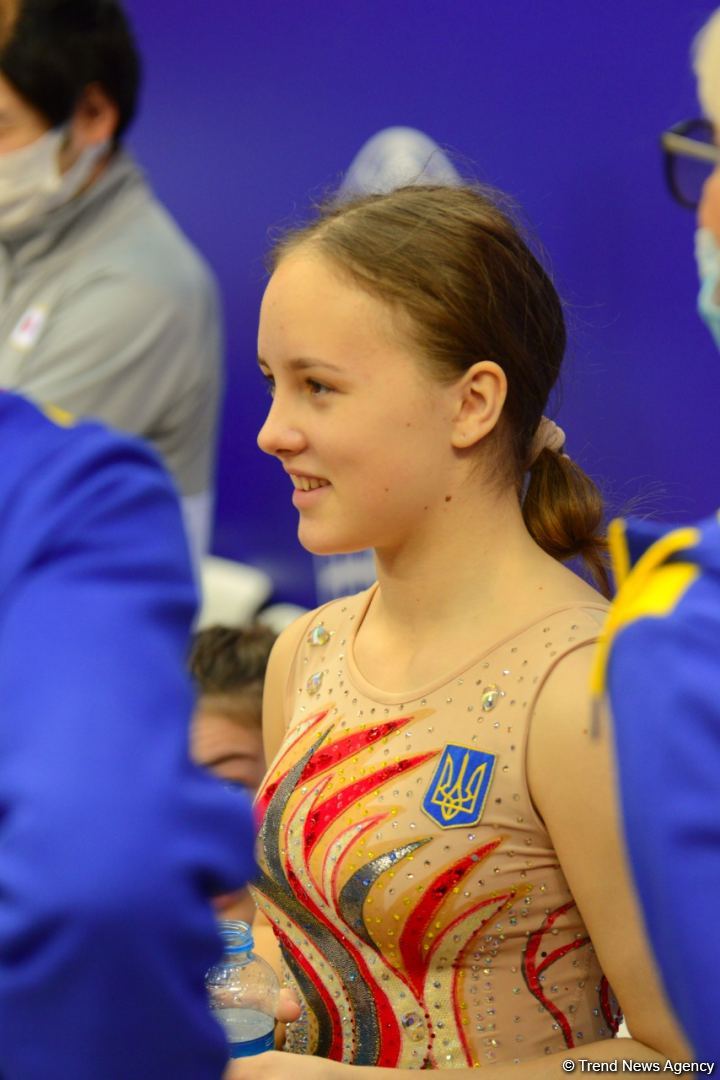 В Баку стартовал второй день 28-х Всемирных соревнований среди возрастных групп по прыжкам на батуте и тамблингу (ФОТО)