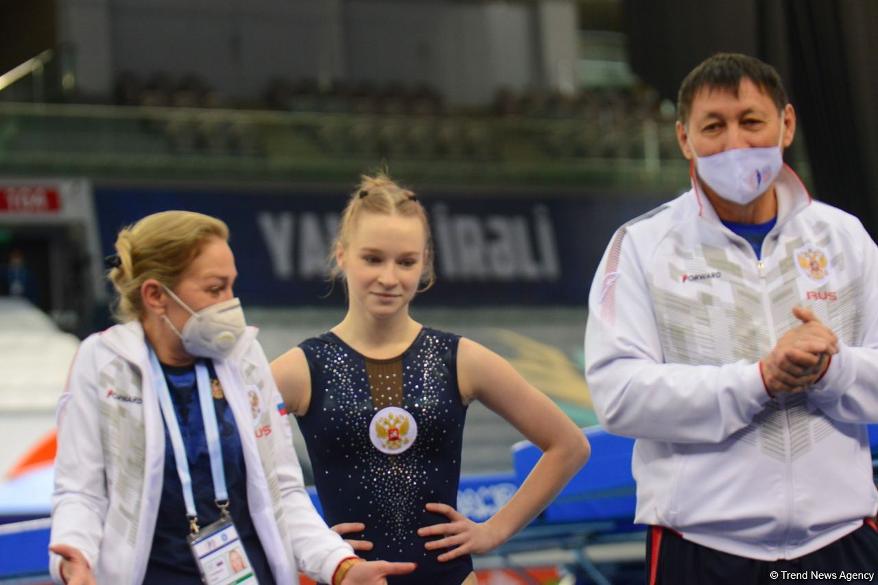 В Баку стартовал второй день 28-х Всемирных соревнований среди возрастных групп по прыжкам на батуте и тамблингу (ФОТО)