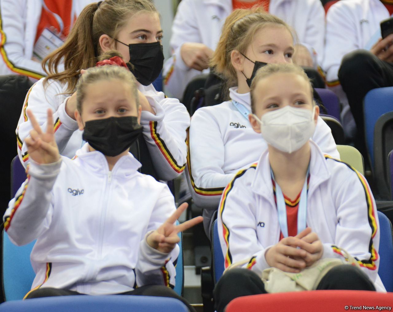 В Баку стартовал второй день 28-х Всемирных соревнований среди возрастных групп по прыжкам на батуте и тамблингу (ФОТО)