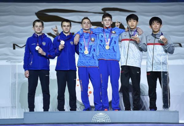 В Баку состоялась церемония награждения победителей третьего дня Всемирных соревнований среди возрастных групп по прыжкам на батуте и тамблингу (ФОТО)