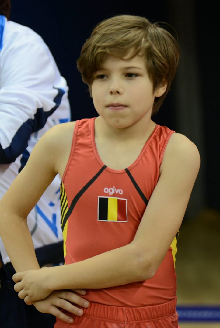 Борьба за медали - лучшие моменты третьего дня Всемирных соревнований среди возрастных групп по прыжкам на батуте и тамблингу в Баку (ФОТО)