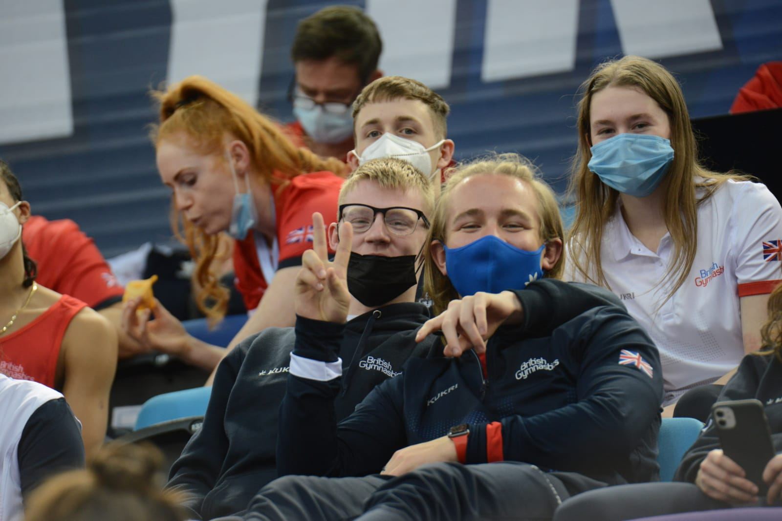 Борьба за медали - лучшие моменты третьего дня Всемирных соревнований среди возрастных групп по прыжкам на батуте и тамблингу в Баку (ФОТО)