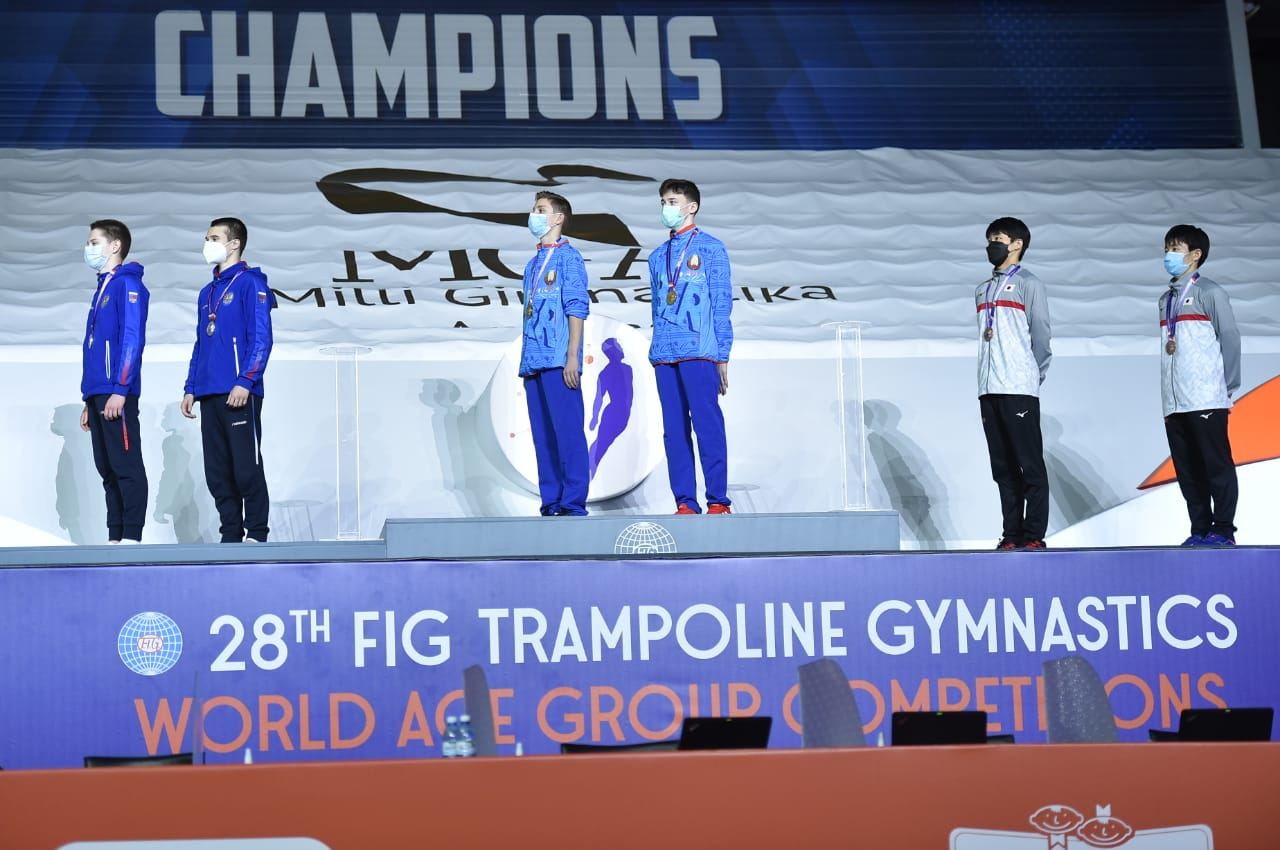 В Баку состоялась церемония награждения победителей третьего дня Всемирных соревнований среди возрастных групп по прыжкам на батуте и тамблингу (ФОТО)