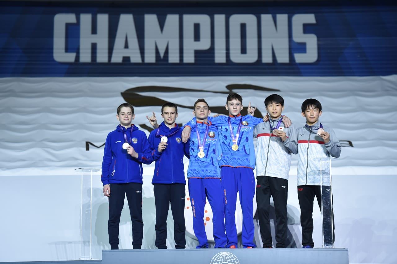 В Баку состоялась церемония награждения победителей третьего дня Всемирных соревнований среди возрастных групп по прыжкам на батуте и тамблингу (ФОТО)