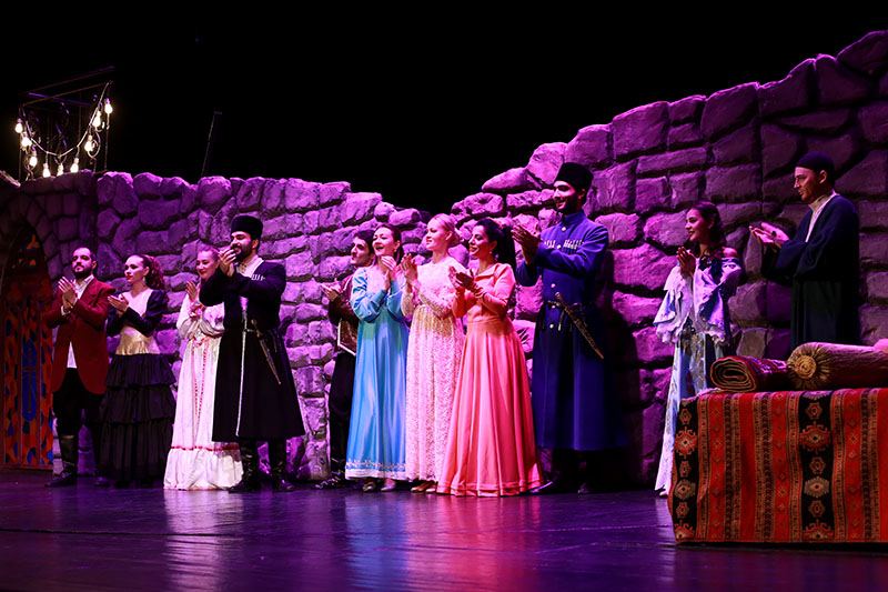 О любви азербайджанского парня и грузинской княжны через 100 лет (ФОТО)