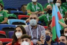 Борьба за медали - лучшие моменты третьего дня Всемирных соревнований среди возрастных групп по прыжкам на батуте и тамблингу в Баку (ФОТО)