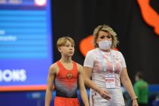 Борьба за медали - лучшие моменты третьего дня Всемирных соревнований среди возрастных групп по прыжкам на батуте и тамблингу в Баку (ФОТО)