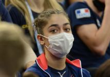 Борьба за медали - лучшие моменты третьего дня Всемирных соревнований среди возрастных групп по прыжкам на батуте и тамблингу в Баку (ФОТО)