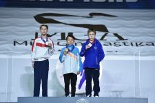 В Баку состоялась церемония награждения победителей третьего дня Всемирных соревнований среди возрастных групп по прыжкам на батуте и тамблингу (ФОТО)