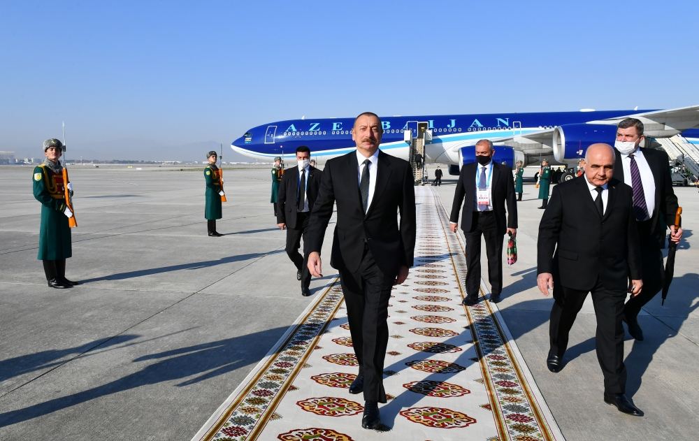 Президент Ильхам Алиев прибыл с визитом в Туркменистан (ФОТО/ВИДЕО)