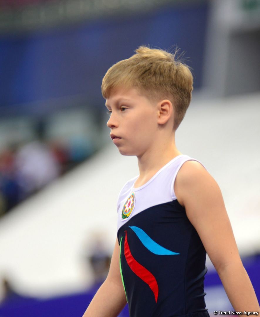 В Баку продолжаются Всемирные соревнования среди возрастных групп по прыжкам на батуте и тамблингу (ФОТО)