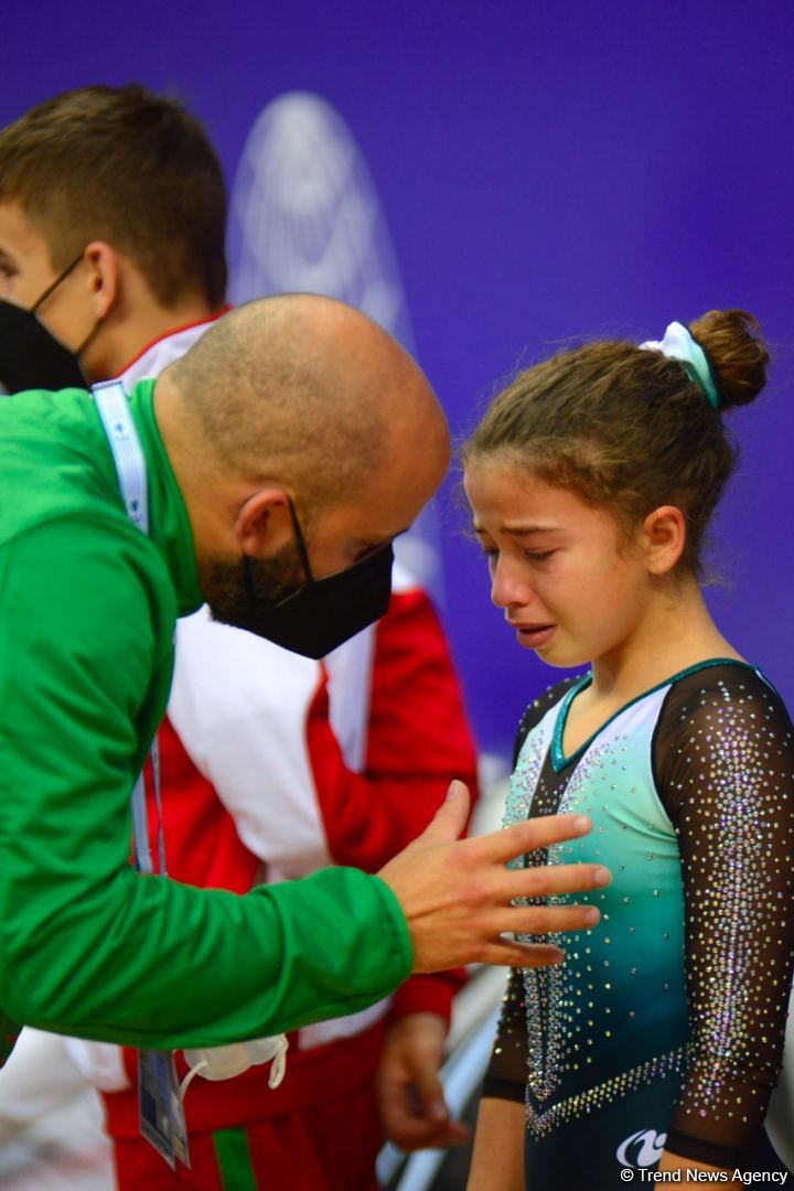 В Баку продолжаются Всемирные соревнования среди возрастных групп по прыжкам на батуте и тамблингу (ФОТО)