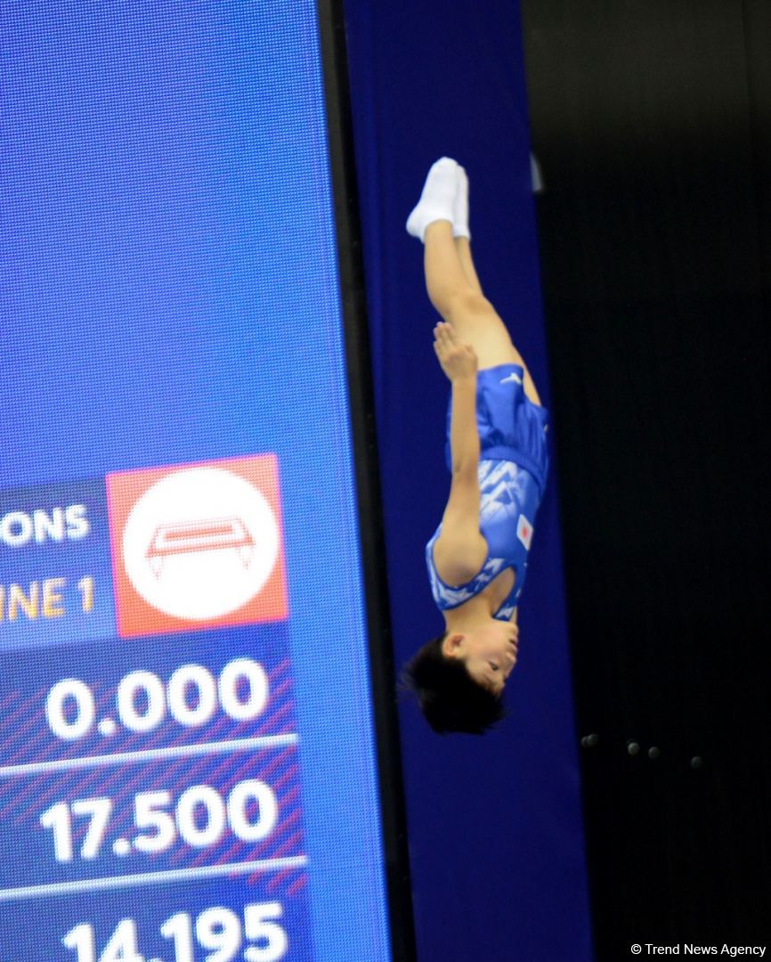 В Баку продолжаются Всемирные соревнования среди возрастных групп по прыжкам на батуте и тамблингу (ФОТО)