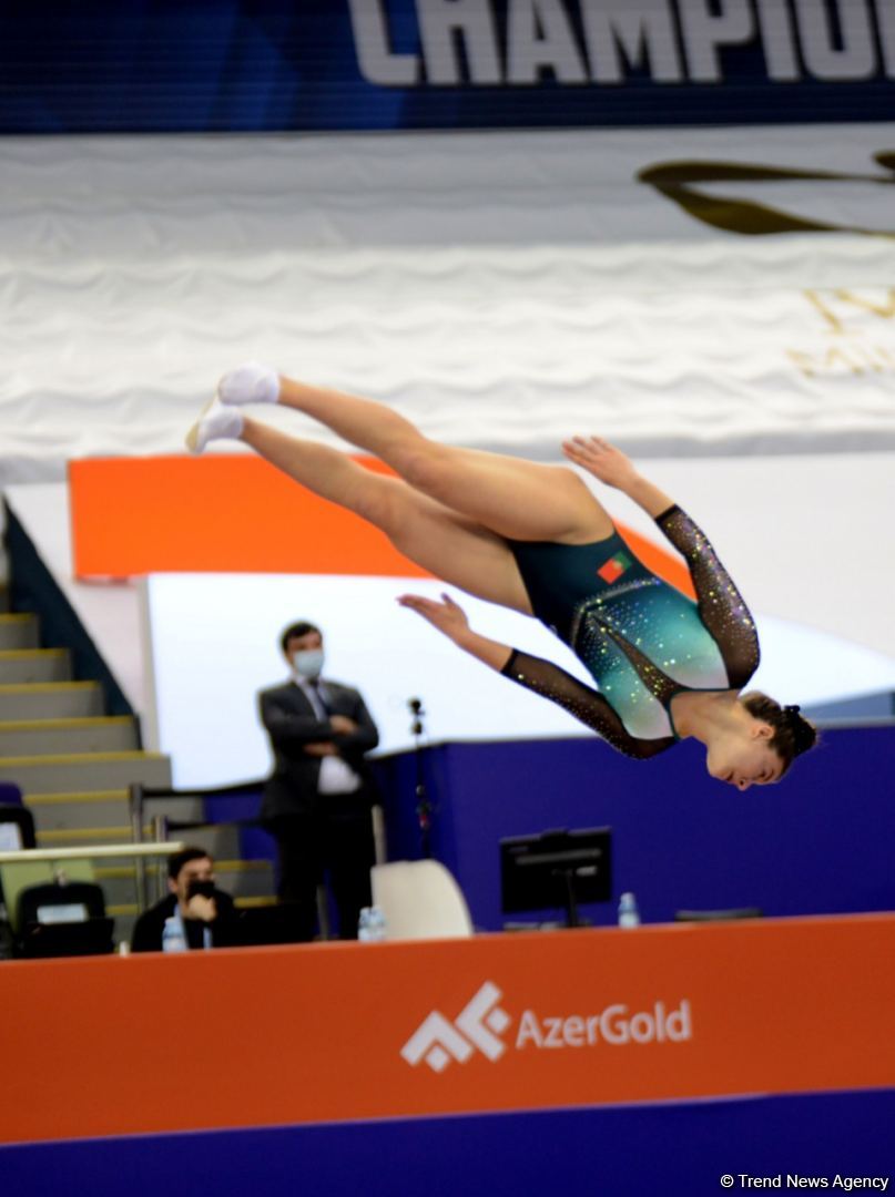 В Баку продолжаются Всемирные соревнования среди возрастных групп по прыжкам на батуте и тамблингу (ФОТО)