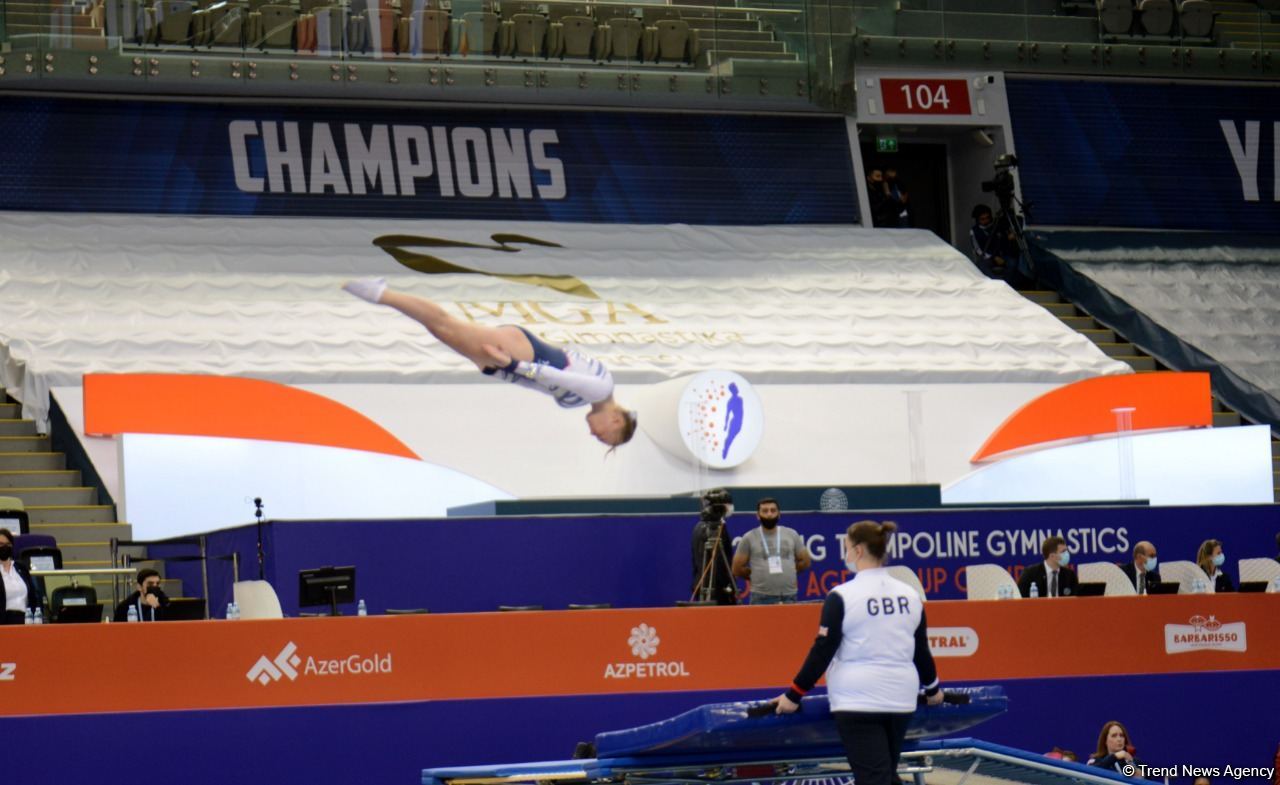 В Баку продолжаются Всемирные соревнования среди возрастных групп по прыжкам на батуте и тамблингу (ФОТО)