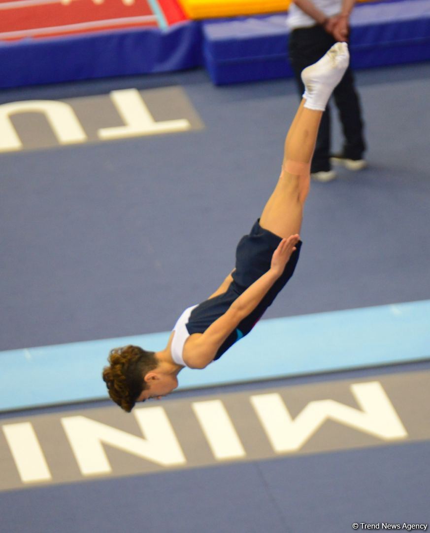 В Баку продолжаются Всемирные соревнования среди возрастных групп по прыжкам на батуте и тамблингу (ФОТО)