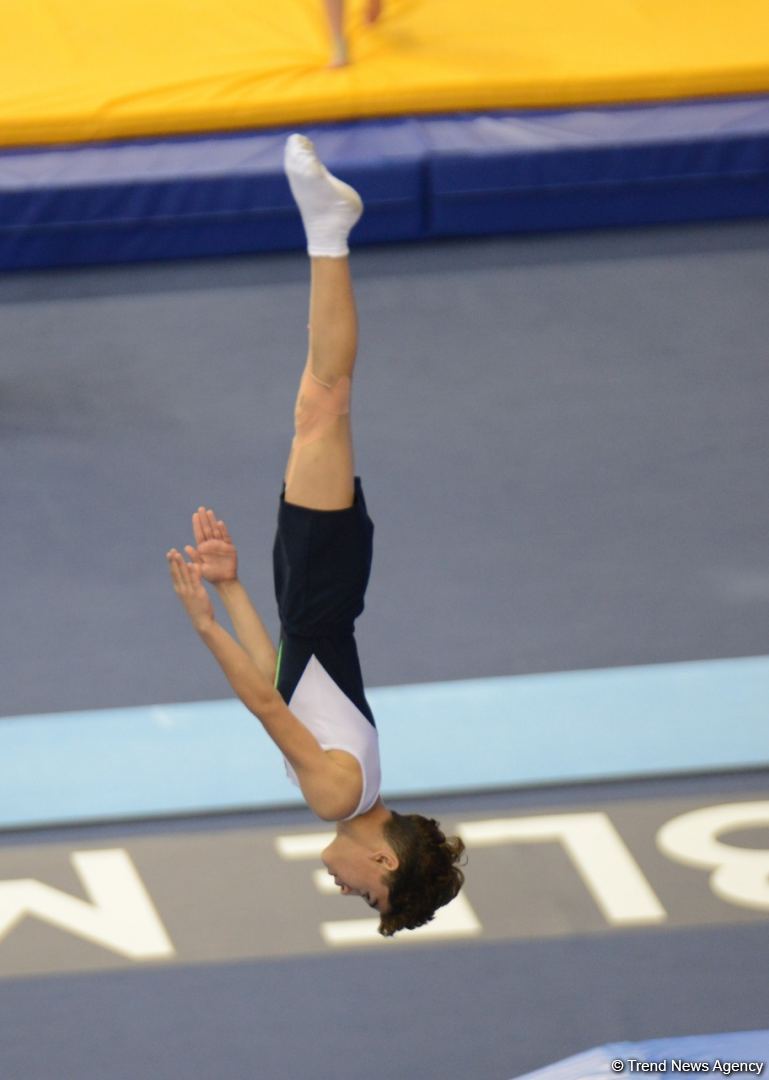 В Баку продолжаются Всемирные соревнования среди возрастных групп по прыжкам на батуте и тамблингу (ФОТО)
