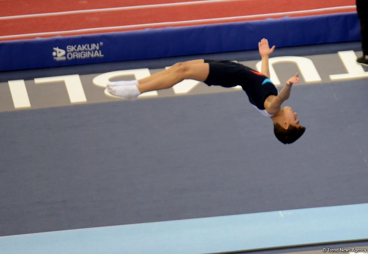 В Баку продолжаются Всемирные соревнования среди возрастных групп по прыжкам на батуте и тамблингу (ФОТО)