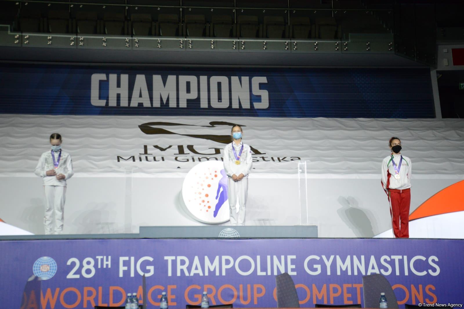 В Баку состоялась церемония награждения победителей заключительного дня Всемирных соревнований среди возрастных групп по прыжкам на батуте и тамблингу (ФОТО)