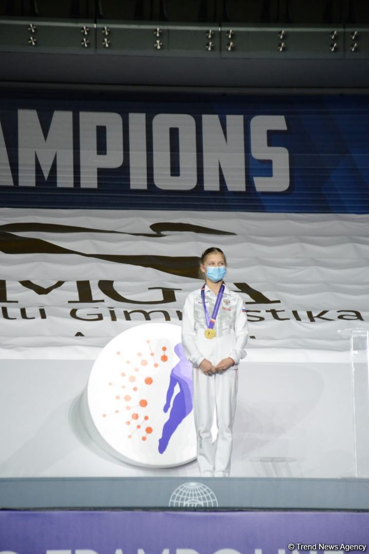 В Баку состоялась церемония награждения победителей заключительного дня Всемирных соревнований среди возрастных групп по прыжкам на батуте и тамблингу (ФОТО)