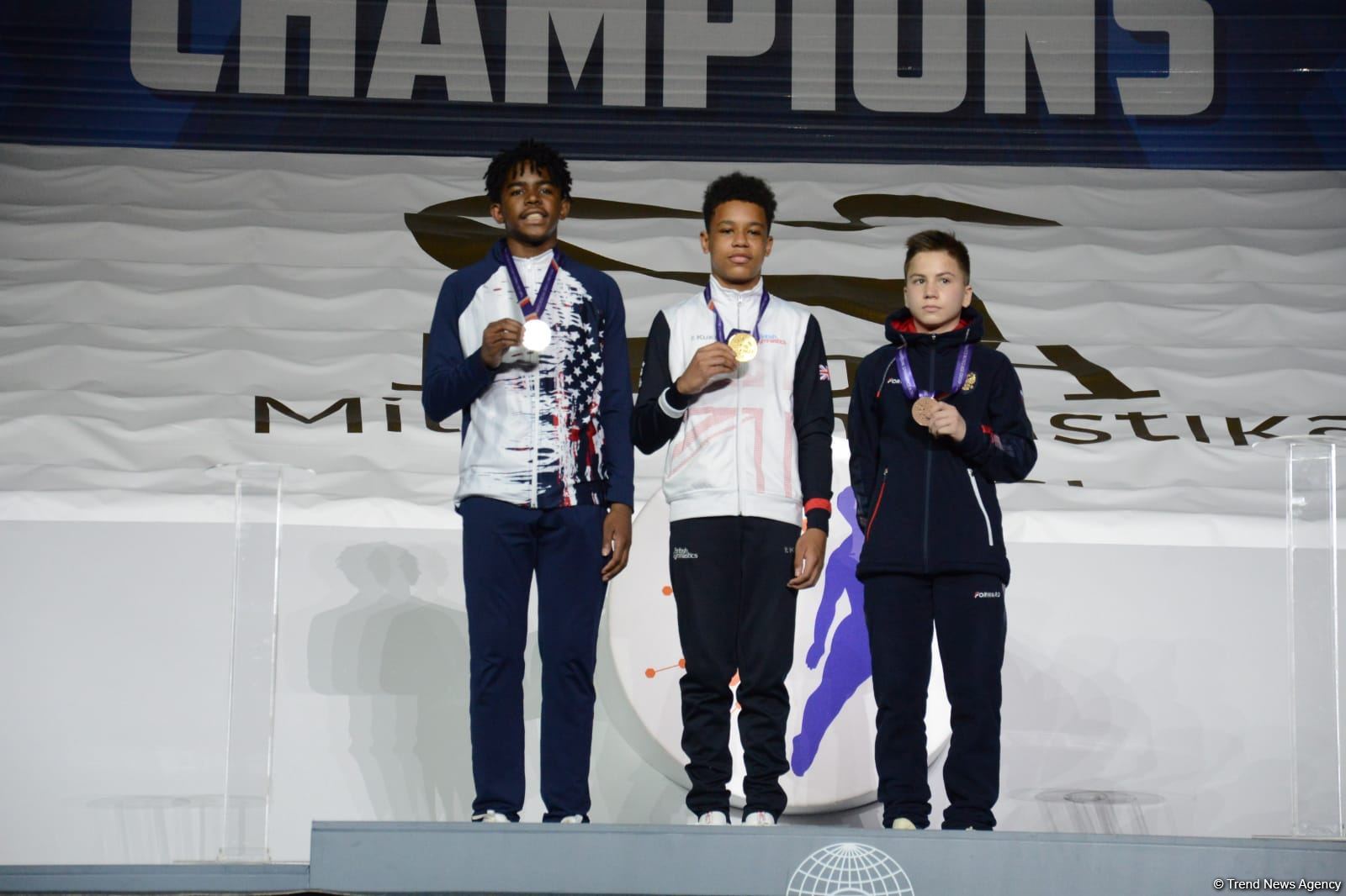 В Баку состоялась церемония награждения победителей заключительного дня Всемирных соревнований среди возрастных групп по прыжкам на батуте и тамблингу (ФОТО)