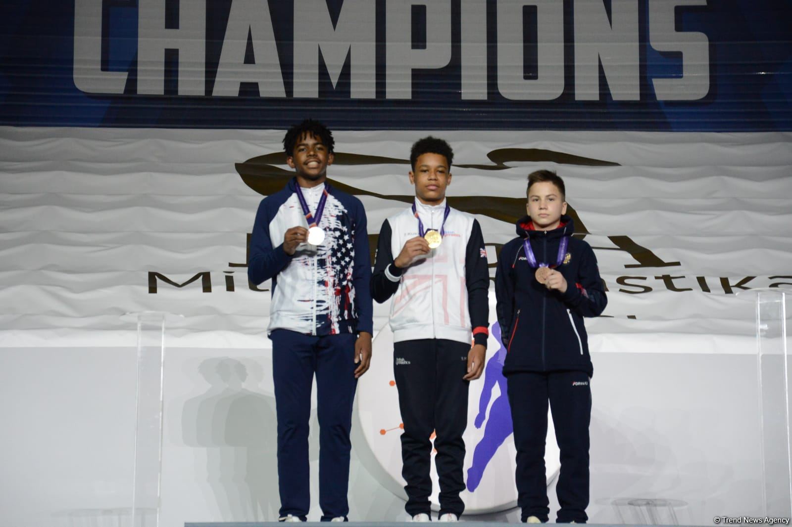 В Баку состоялась церемония награждения победителей заключительного дня Всемирных соревнований среди возрастных групп по прыжкам на батуте и тамблингу (ФОТО)