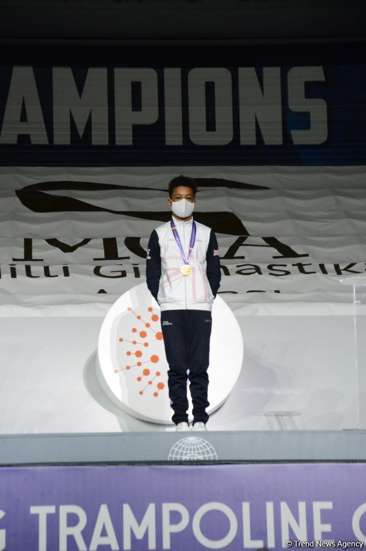 В Баку состоялась церемония награждения победителей заключительного дня Всемирных соревнований среди возрастных групп по прыжкам на батуте и тамблингу (ФОТО)