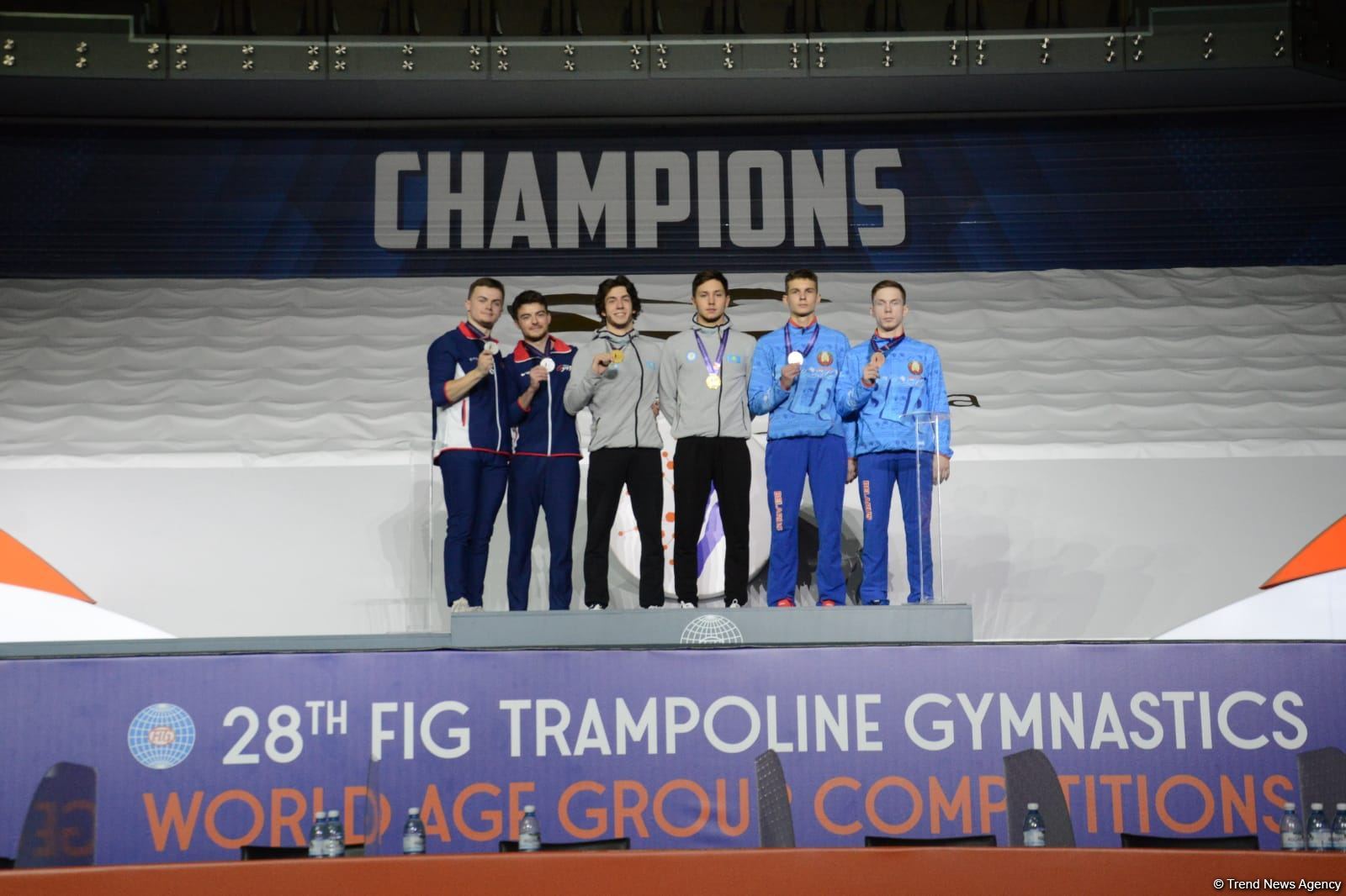 В Баку состоялась церемония награждения победителей заключительного дня Всемирных соревнований среди возрастных групп по прыжкам на батуте и тамблингу (ФОТО)