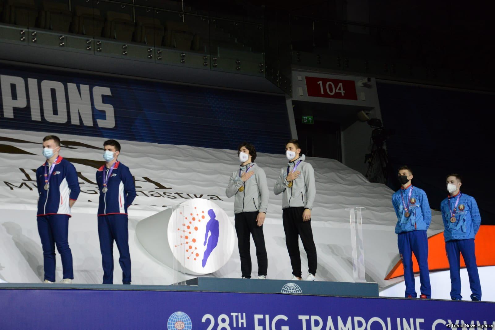 В Баку состоялась церемония награждения победителей заключительного дня Всемирных соревнований среди возрастных групп по прыжкам на батуте и тамблингу (ФОТО)