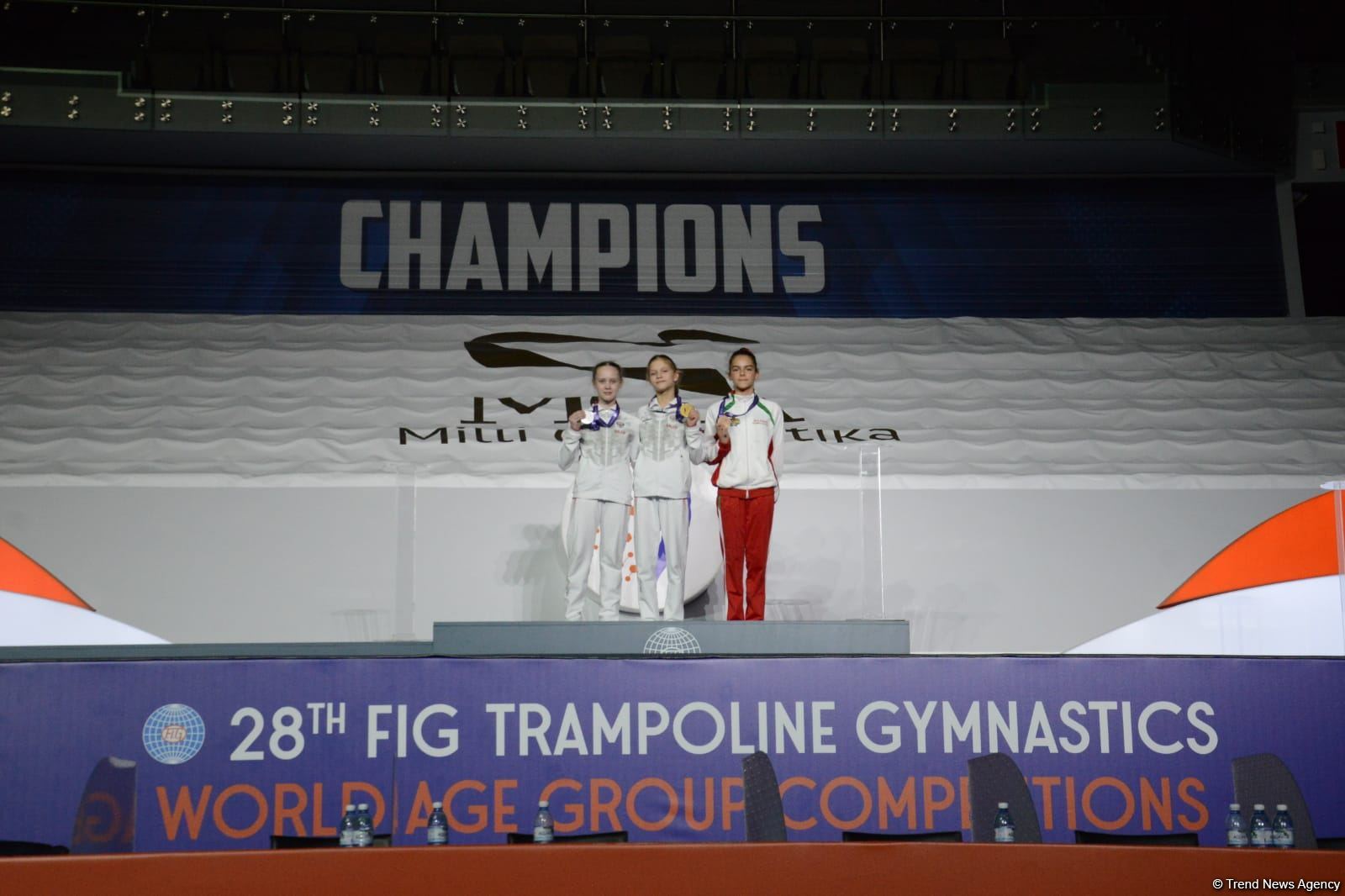 В Баку состоялась церемония награждения победителей заключительного дня Всемирных соревнований среди возрастных групп по прыжкам на батуте и тамблингу (ФОТО)