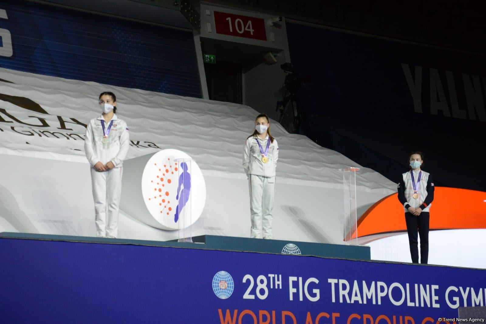 В Баку состоялась церемония награждения победителей заключительного дня Всемирных соревнований среди возрастных групп по прыжкам на батуте и тамблингу (ФОТО)