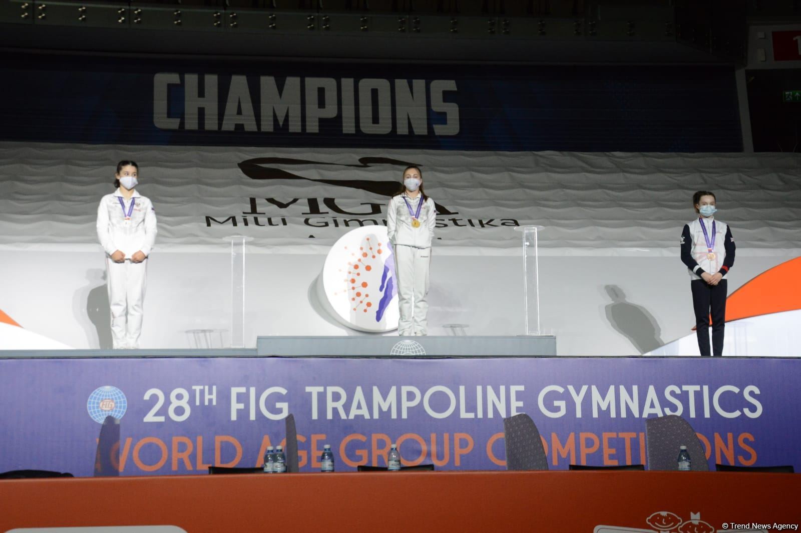 В Баку состоялась церемония награждения победителей заключительного дня Всемирных соревнований среди возрастных групп по прыжкам на батуте и тамблингу (ФОТО)