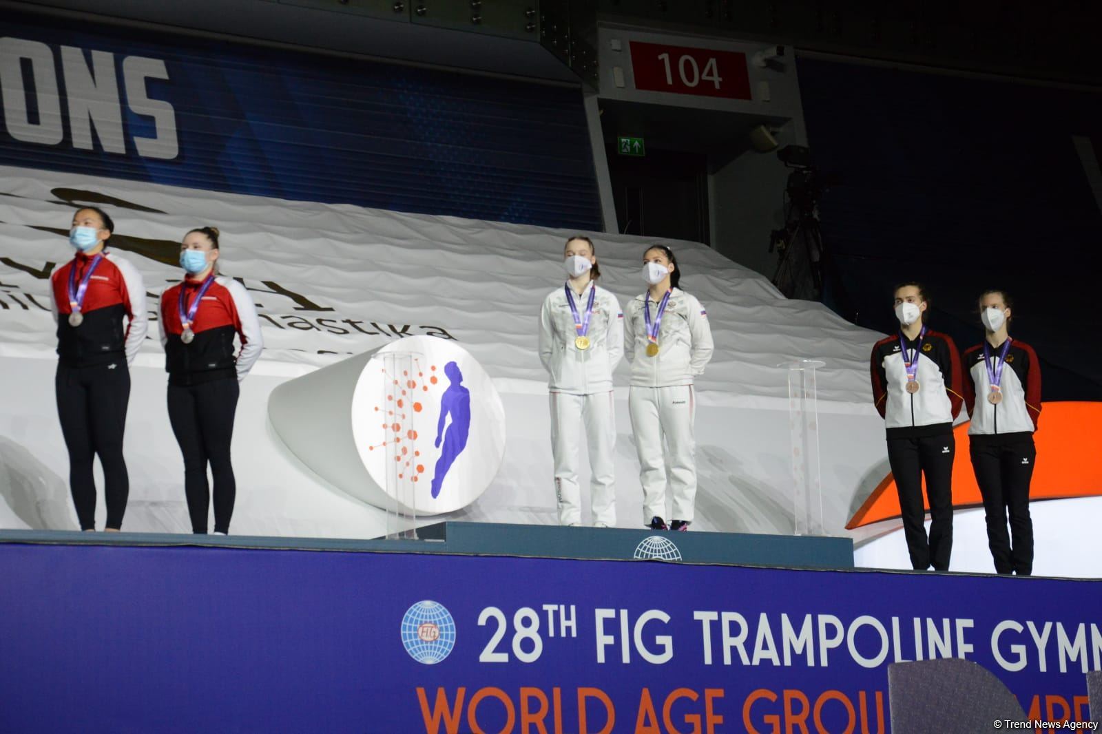 В Баку состоялась церемония награждения победителей заключительного дня Всемирных соревнований среди возрастных групп по прыжкам на батуте и тамблингу (ФОТО)