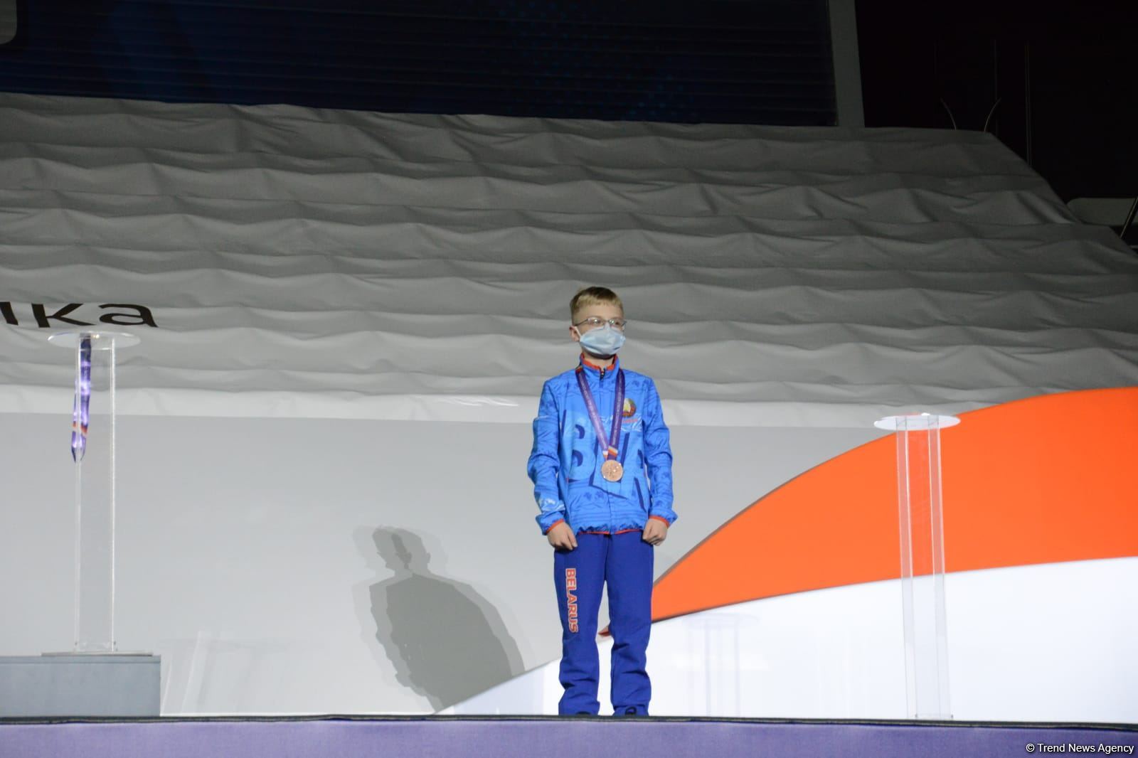 В Баку состоялась церемония награждения победителей заключительного дня Всемирных соревнований среди возрастных групп по прыжкам на батуте и тамблингу (ФОТО)