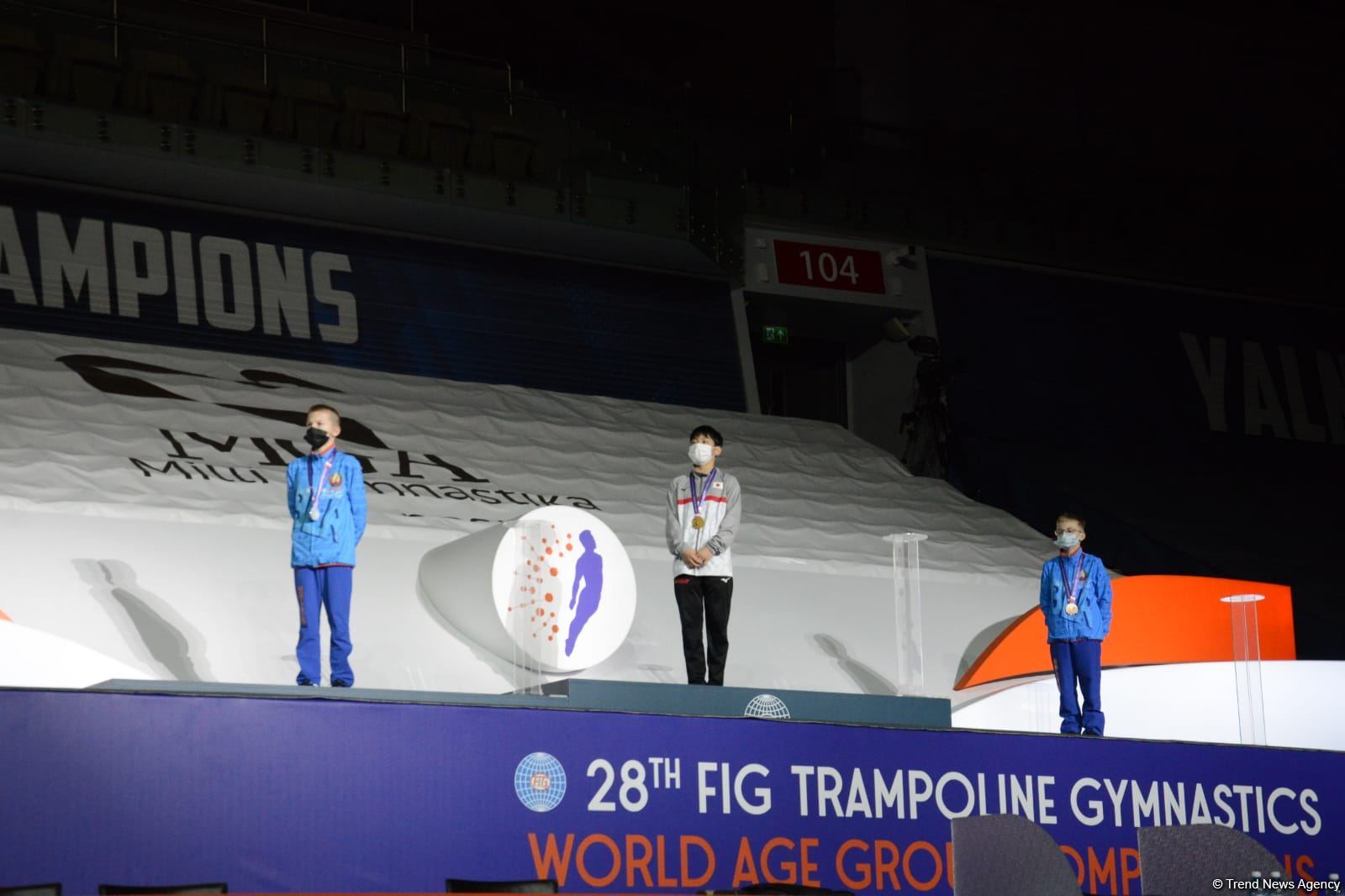 В Баку состоялась церемония награждения победителей заключительного дня Всемирных соревнований среди возрастных групп по прыжкам на батуте и тамблингу (ФОТО)