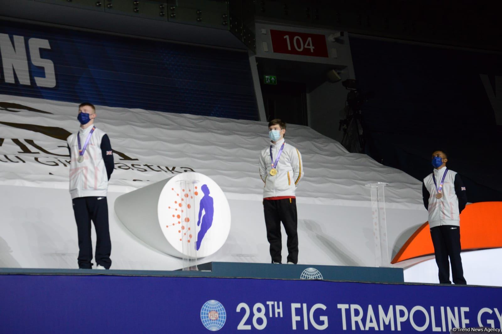 В Баку состоялась церемония награждения победителей заключительного дня Всемирных соревнований среди возрастных групп по прыжкам на батуте и тамблингу (ФОТО)