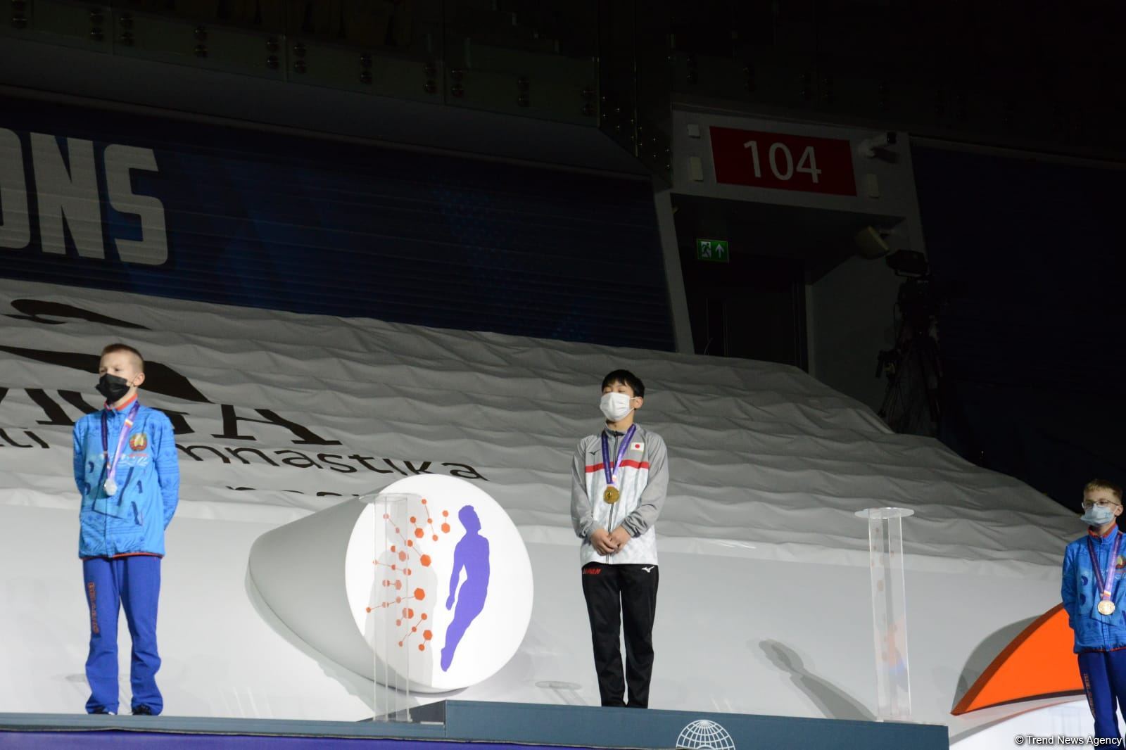 В Баку состоялась церемония награждения победителей заключительного дня Всемирных соревнований среди возрастных групп по прыжкам на батуте и тамблингу (ФОТО)