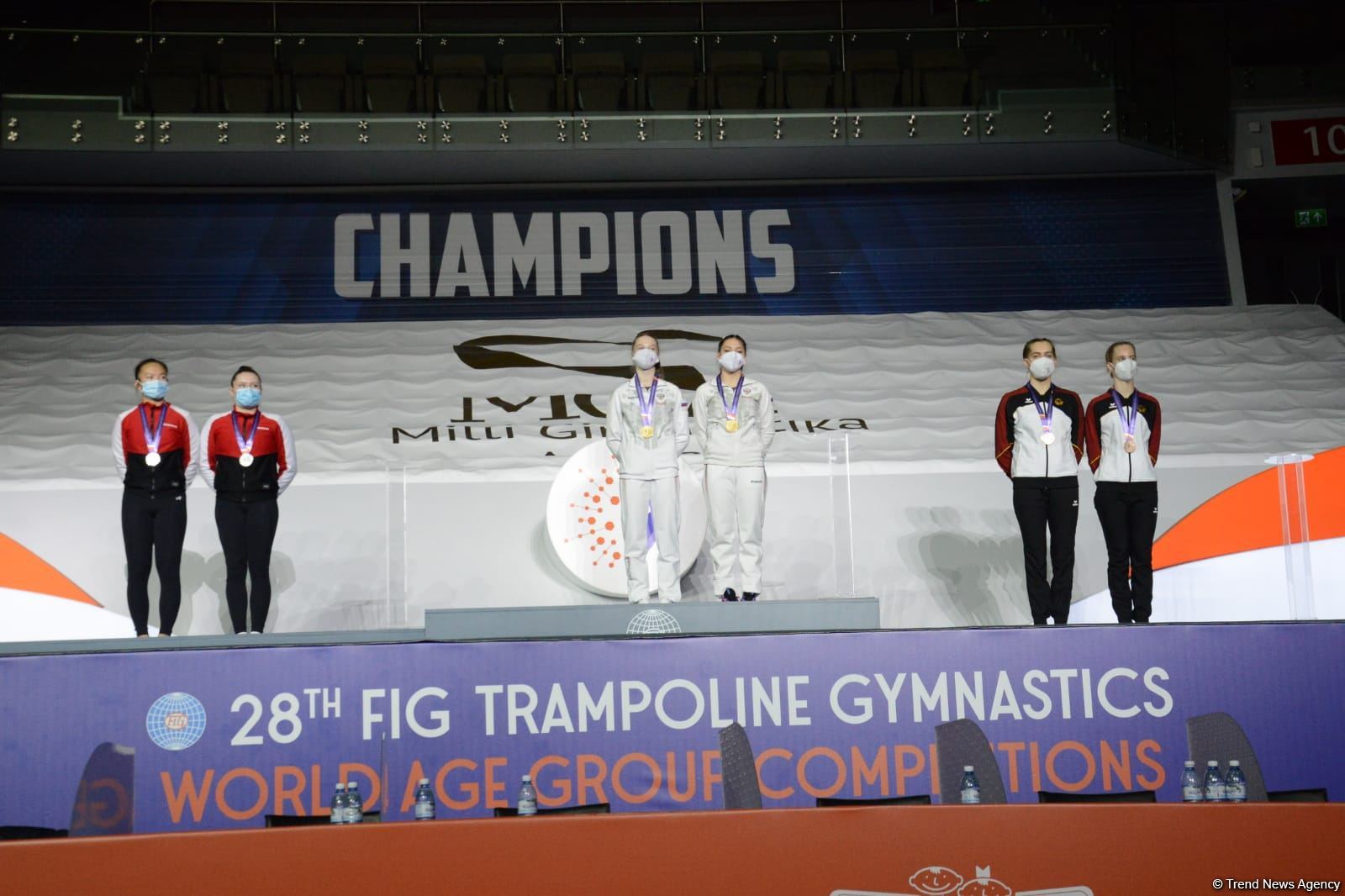 В Баку состоялась церемония награждения победителей заключительного дня Всемирных соревнований среди возрастных групп по прыжкам на батуте и тамблингу (ФОТО)