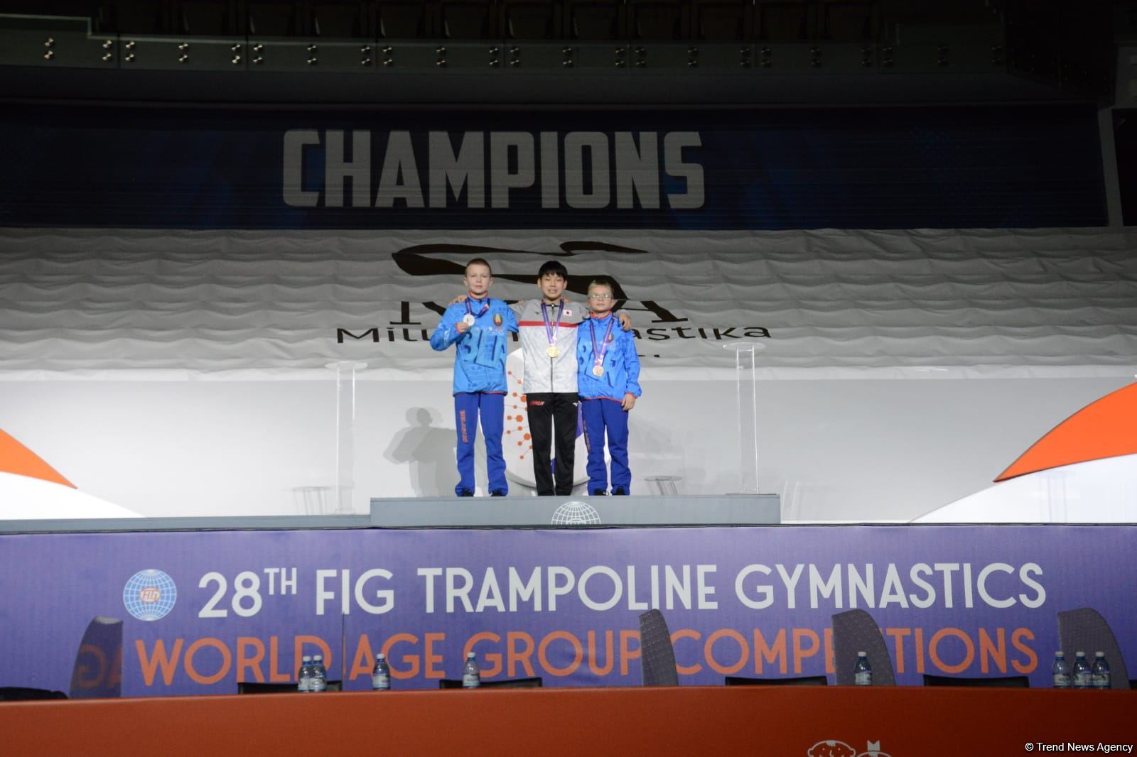 В Баку состоялась церемония награждения победителей заключительного дня Всемирных соревнований среди возрастных групп по прыжкам на батуте и тамблингу (ФОТО)