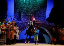 Настоящие кони в роли актеров - на театральной сцене Баку! Любовь, борьба, свобода… (ВИДЕО, ФОТО)